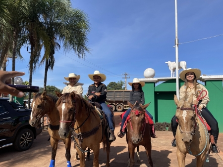 Cavalgada, almo&ccedil;o  em comemora&ccedil;&atilde;o aos 37 anos de  Cocalinho e homenagem ao dia das M&atilde;es