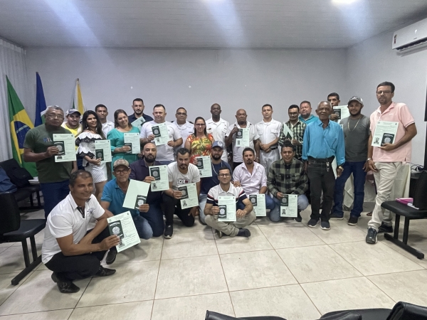 Entrega de Carteiras para pilotos Aquavi&aacute;rios