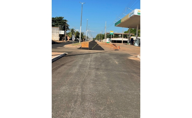 Prefeitura de Cocalinho inicia trabalho de recapeamento com microrevestimento em 90% das ruas da cidade